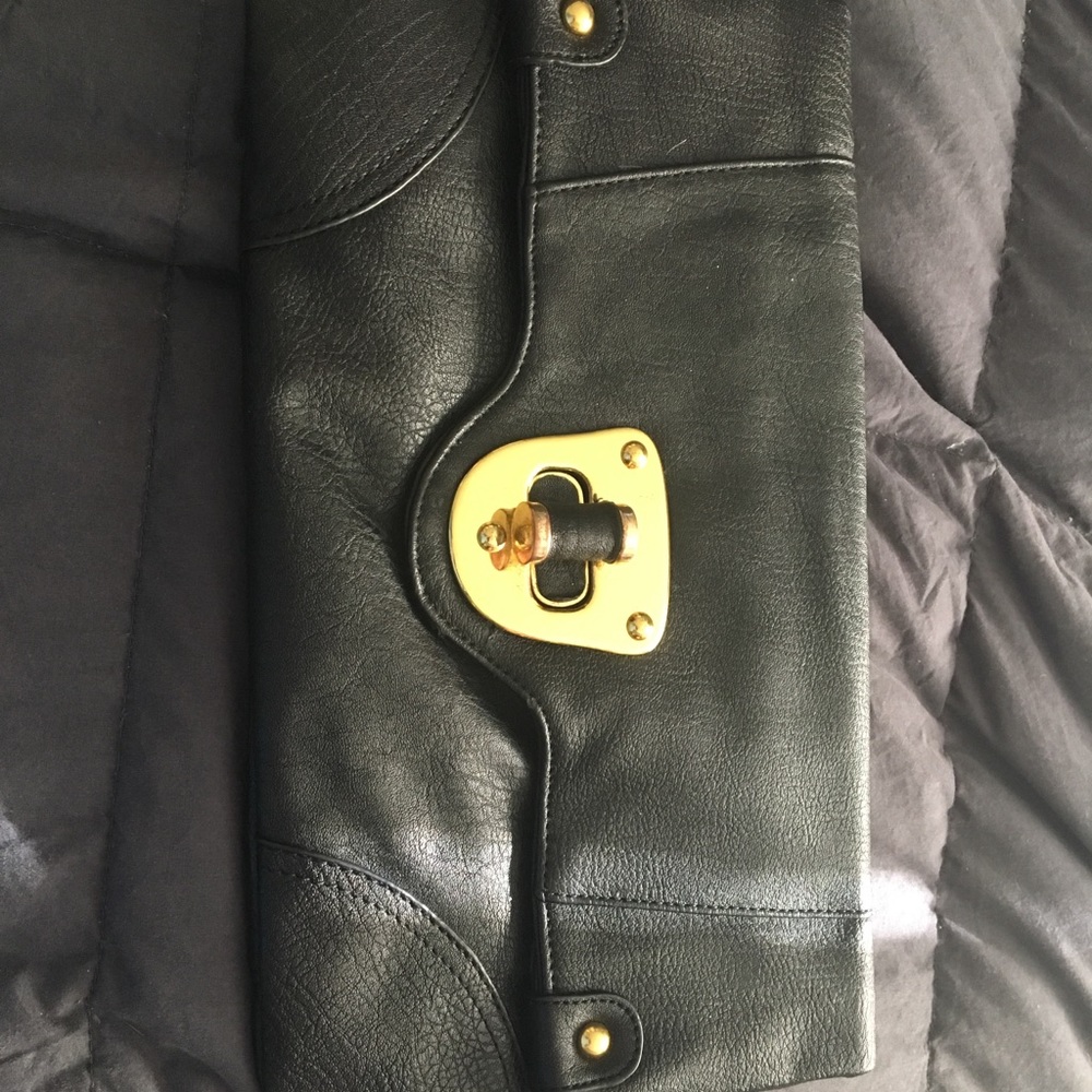 Black clutch